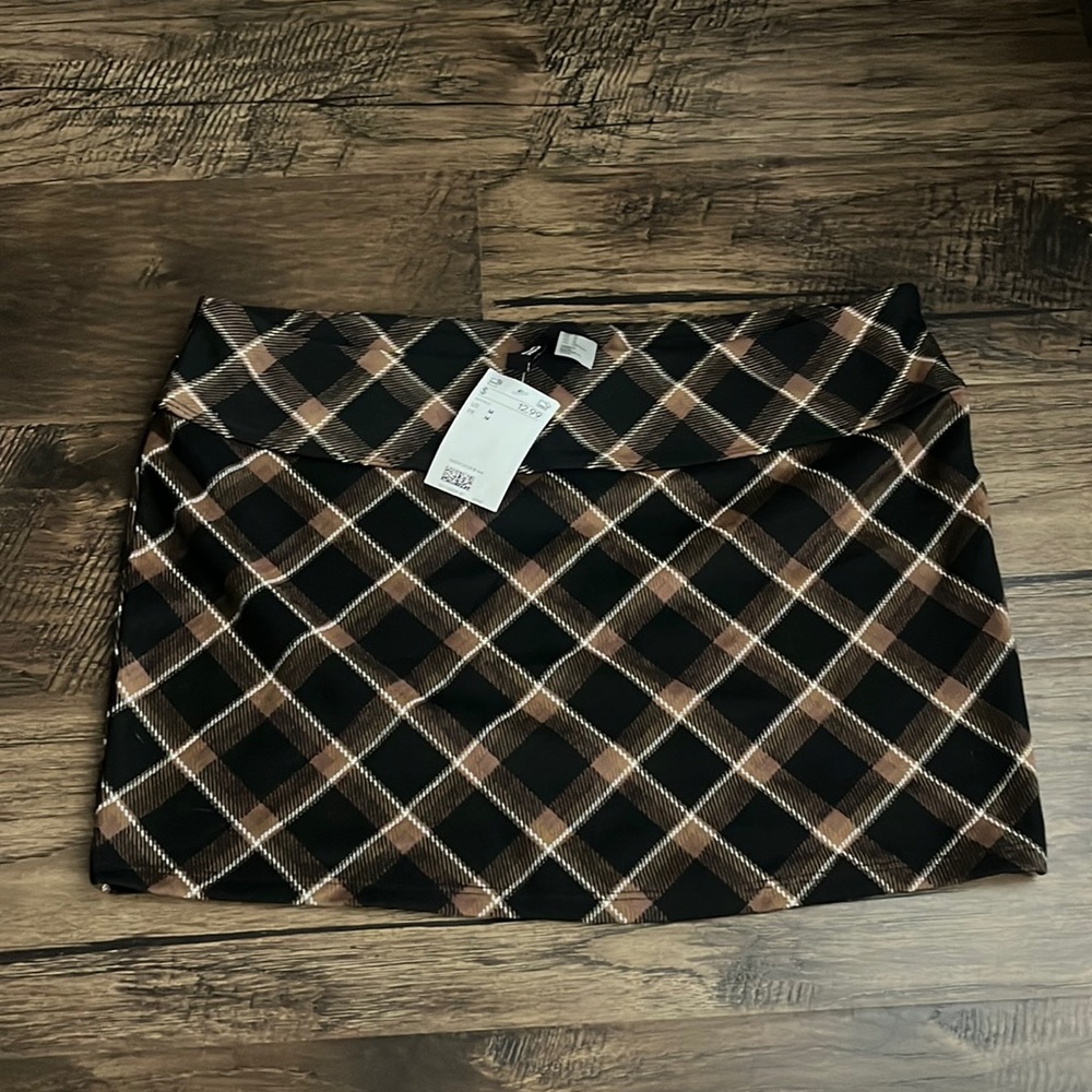 plaid mini skirt 🤎